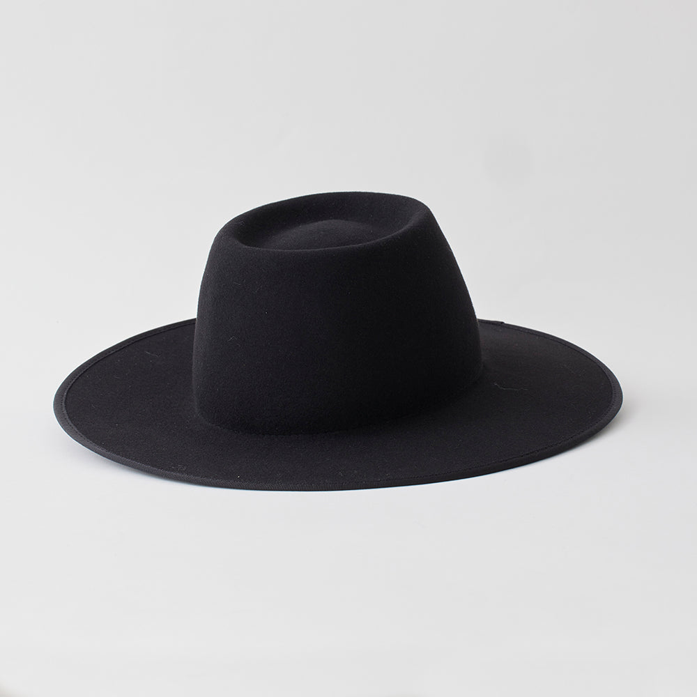 Gorro plano aplastable de conejo