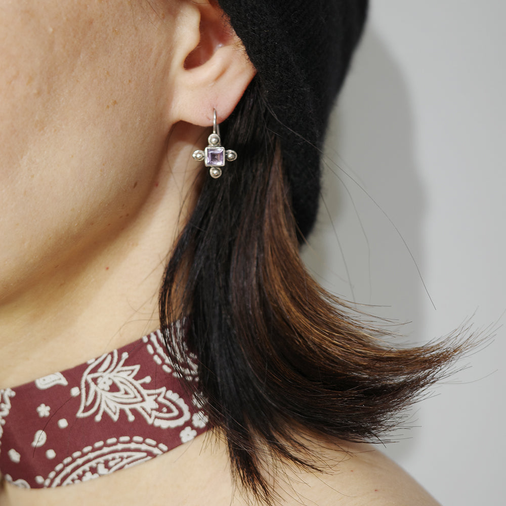 Pendiente vintage de plata con puntos de amatista de los años 80