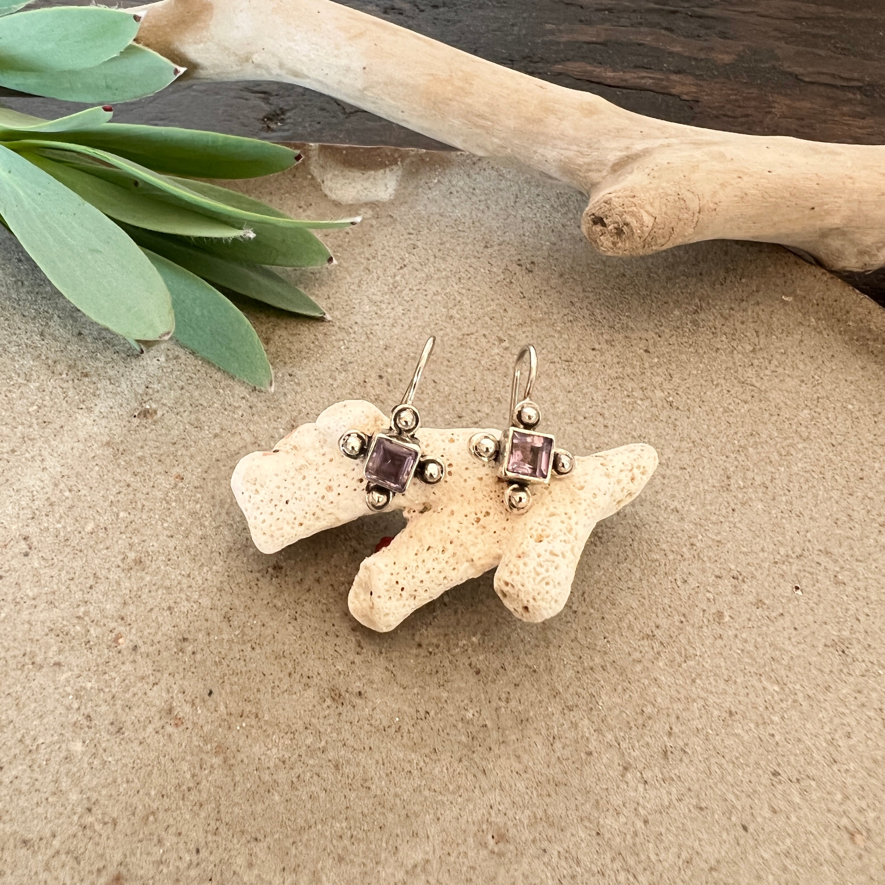 Pendiente vintage de plata con puntos de amatista de los años 80