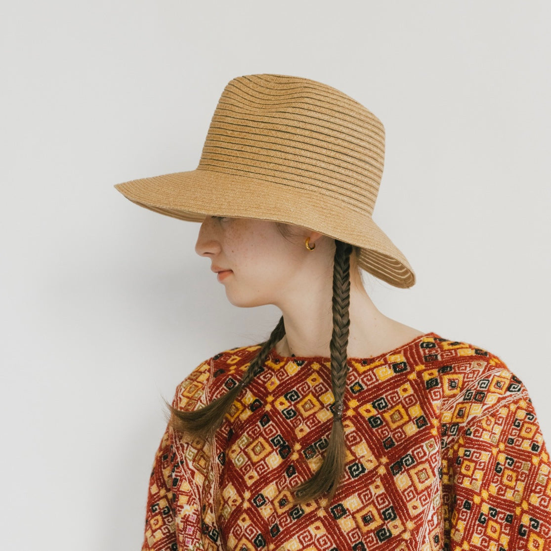 Sombrero Fedora transparente con trenza de papel 