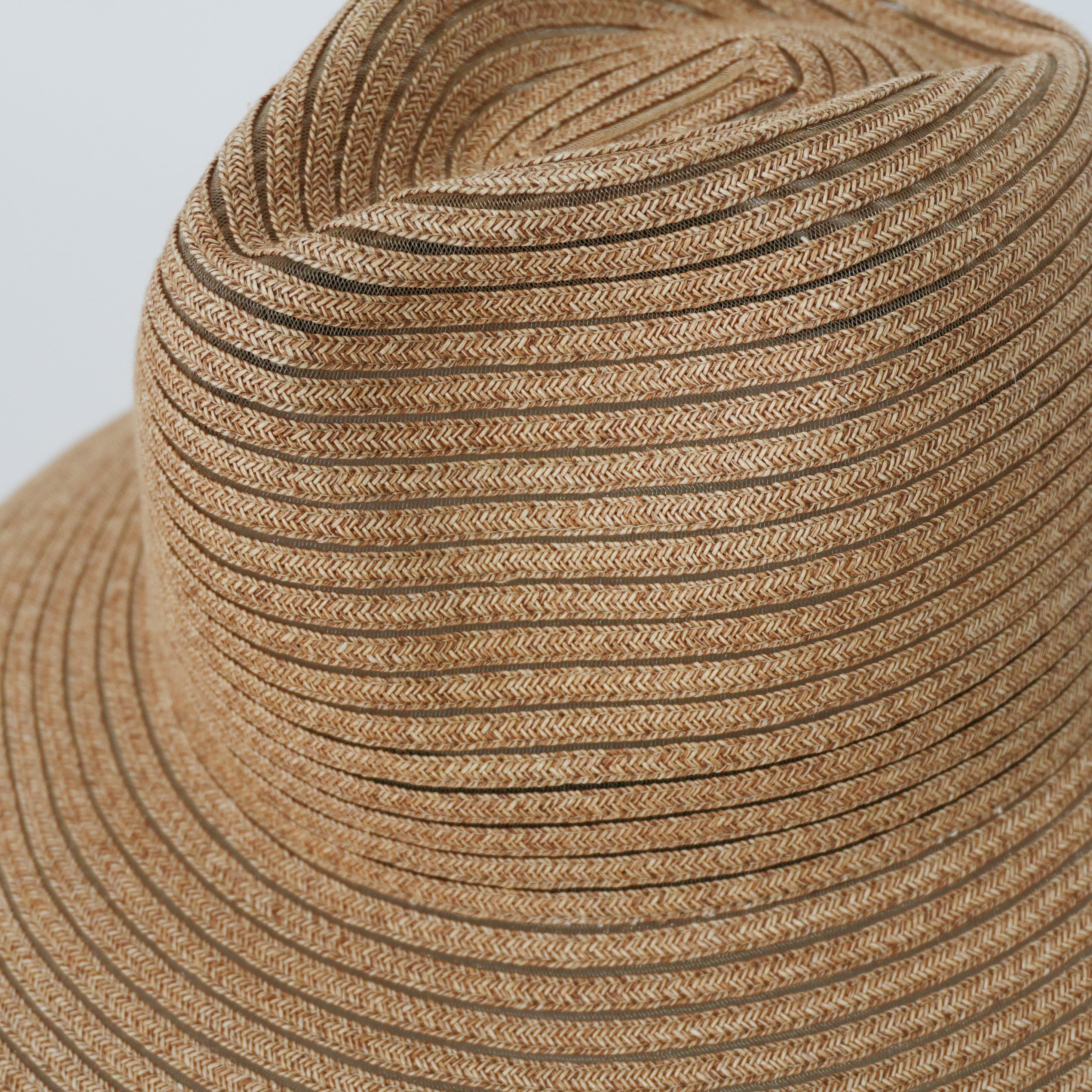 Sombrero Fedora transparente con trenza de papel 