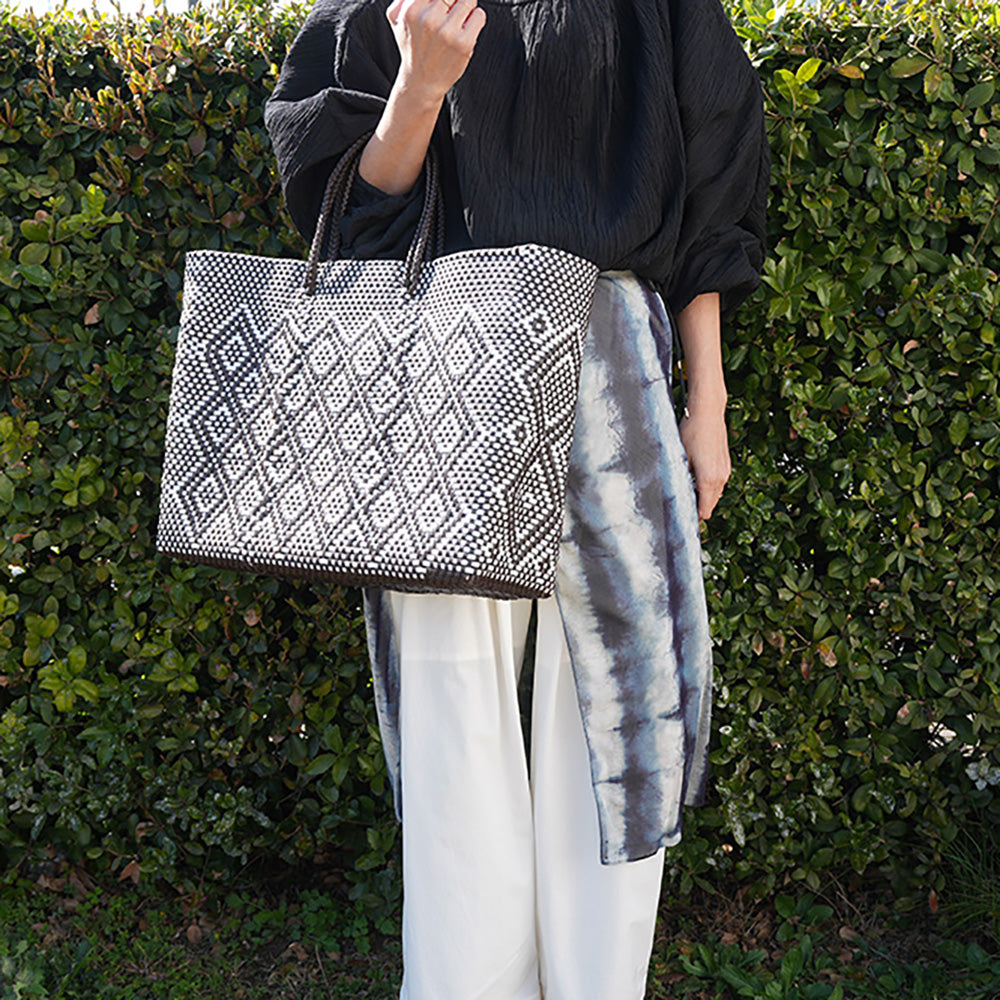 [Artículos pedidos para entrega en Septiembre] Mercado Bag Isabel (Negro&amp;Crema)