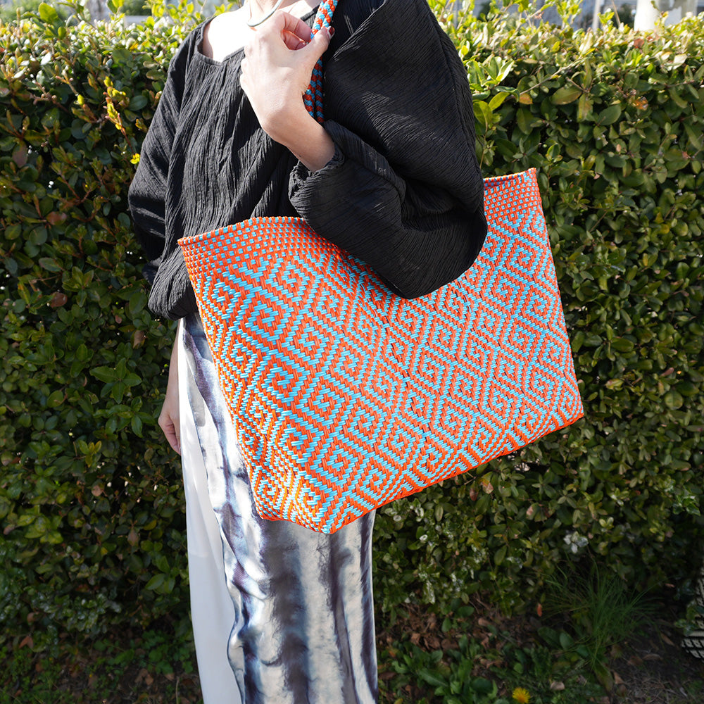 [Artículos pedidos para entrega en Septiembre] Mercado Bag Isabel (Negro&amp;Crema)