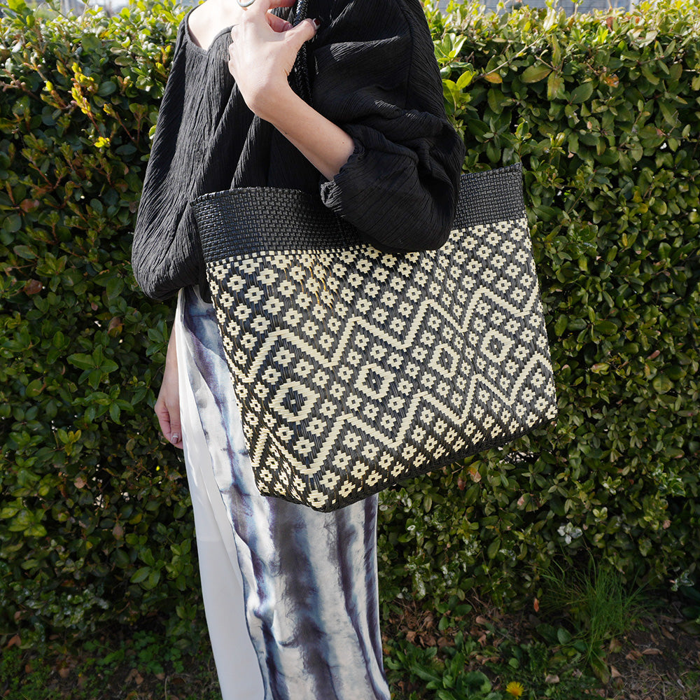 [Artículos pedidos para entrega en Septiembre] Mercado Bag Isabel (Negro&amp;Crema)