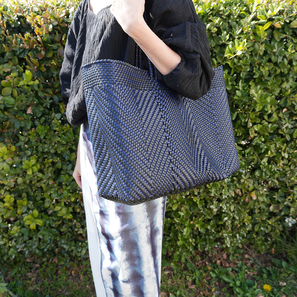 [Artículos pedidos para entrega en Septiembre] Mercado Bag Isabel (Negro&amp;Crema)