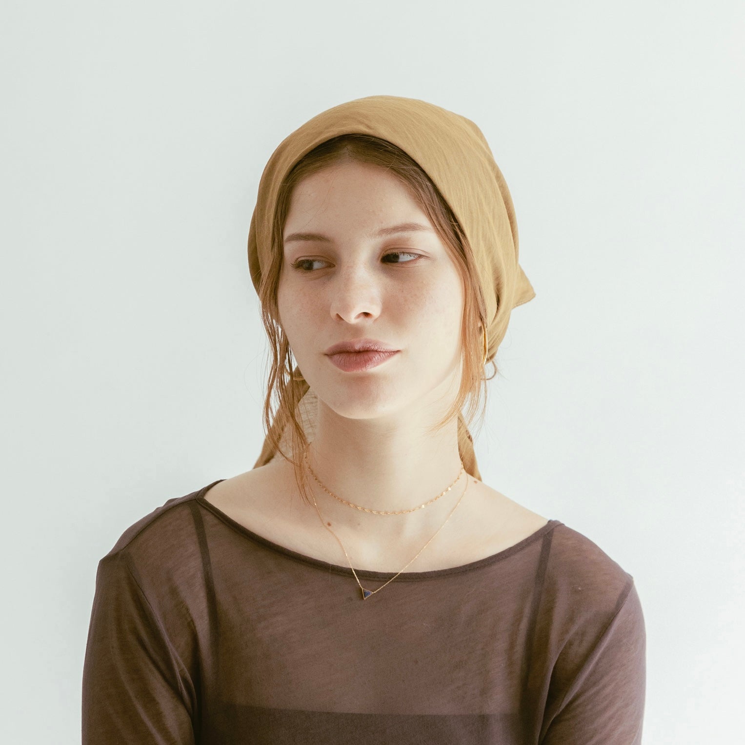 Turbante con bufanda triangular